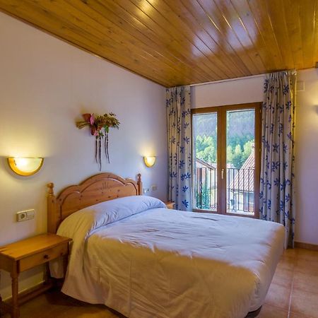 Hostal Cal Mestre Vilallonga de Ter Exteriér fotografie
