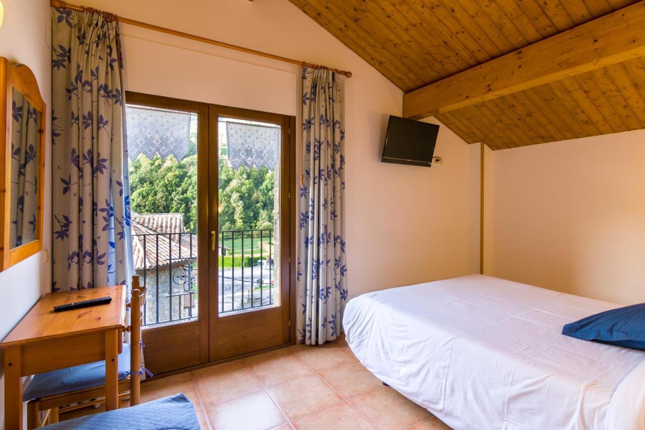 Hostal Cal Mestre Vilallonga de Ter Exteriér fotografie