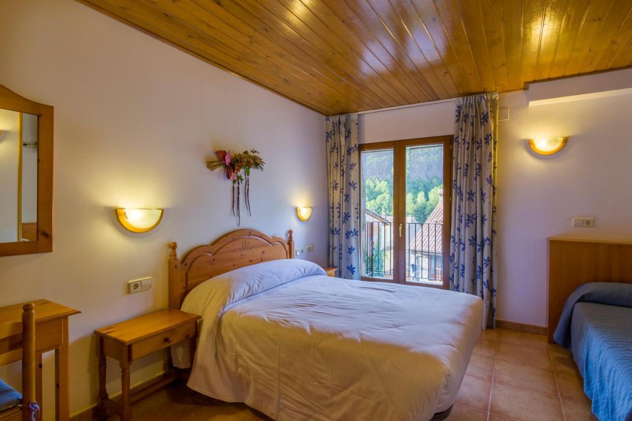 Hostal Cal Mestre Vilallonga de Ter Exteriér fotografie