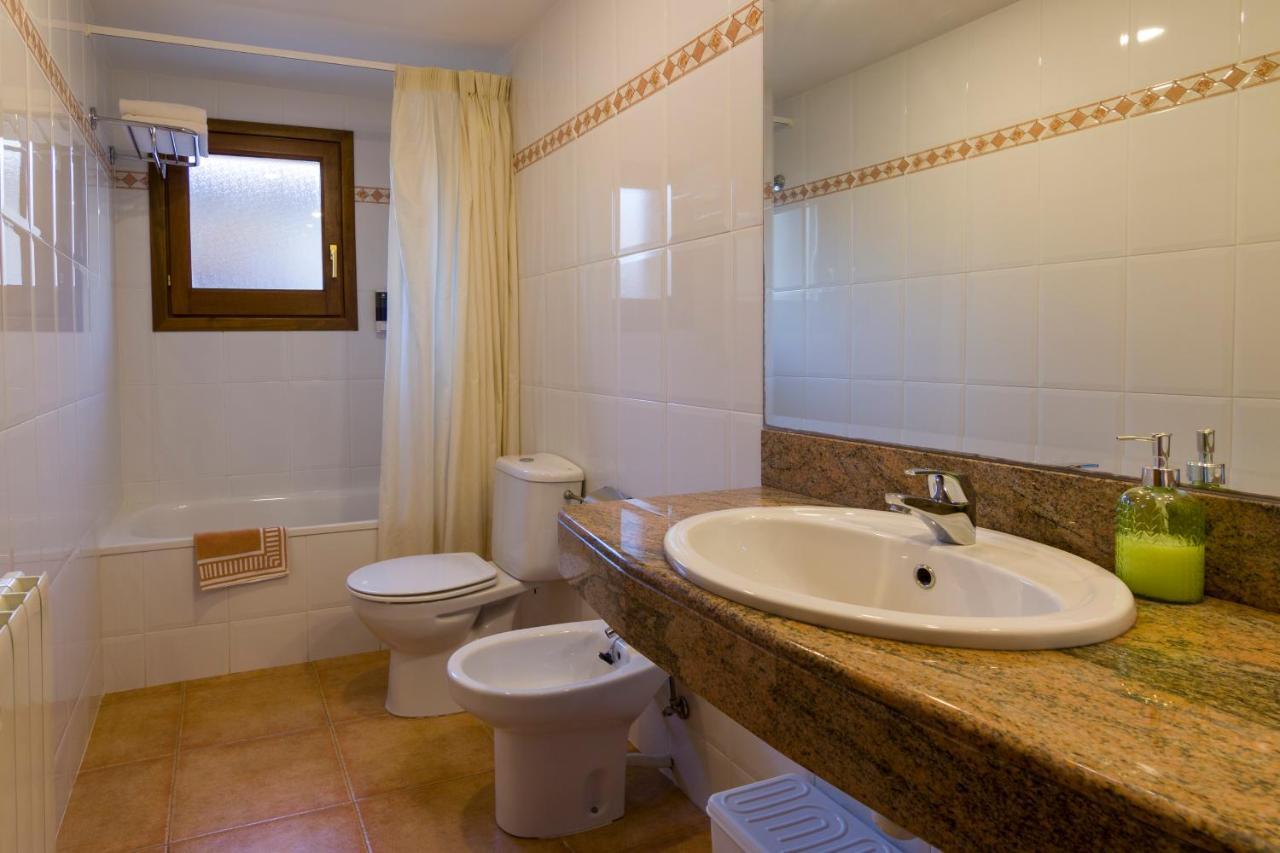 Hostal Cal Mestre Vilallonga de Ter Exteriér fotografie