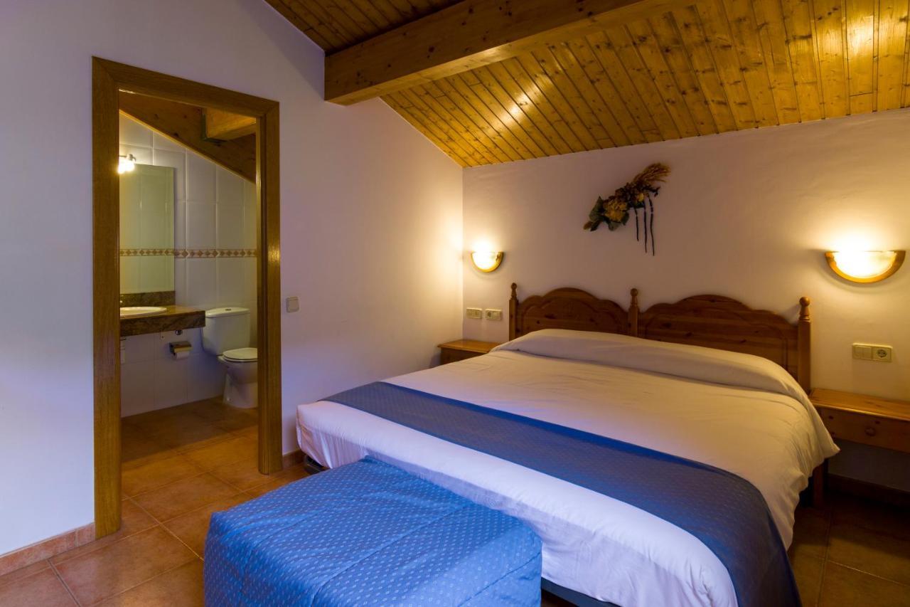 Hostal Cal Mestre Vilallonga de Ter Exteriér fotografie