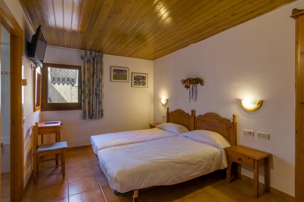 Hostal Cal Mestre Vilallonga de Ter Exteriér fotografie