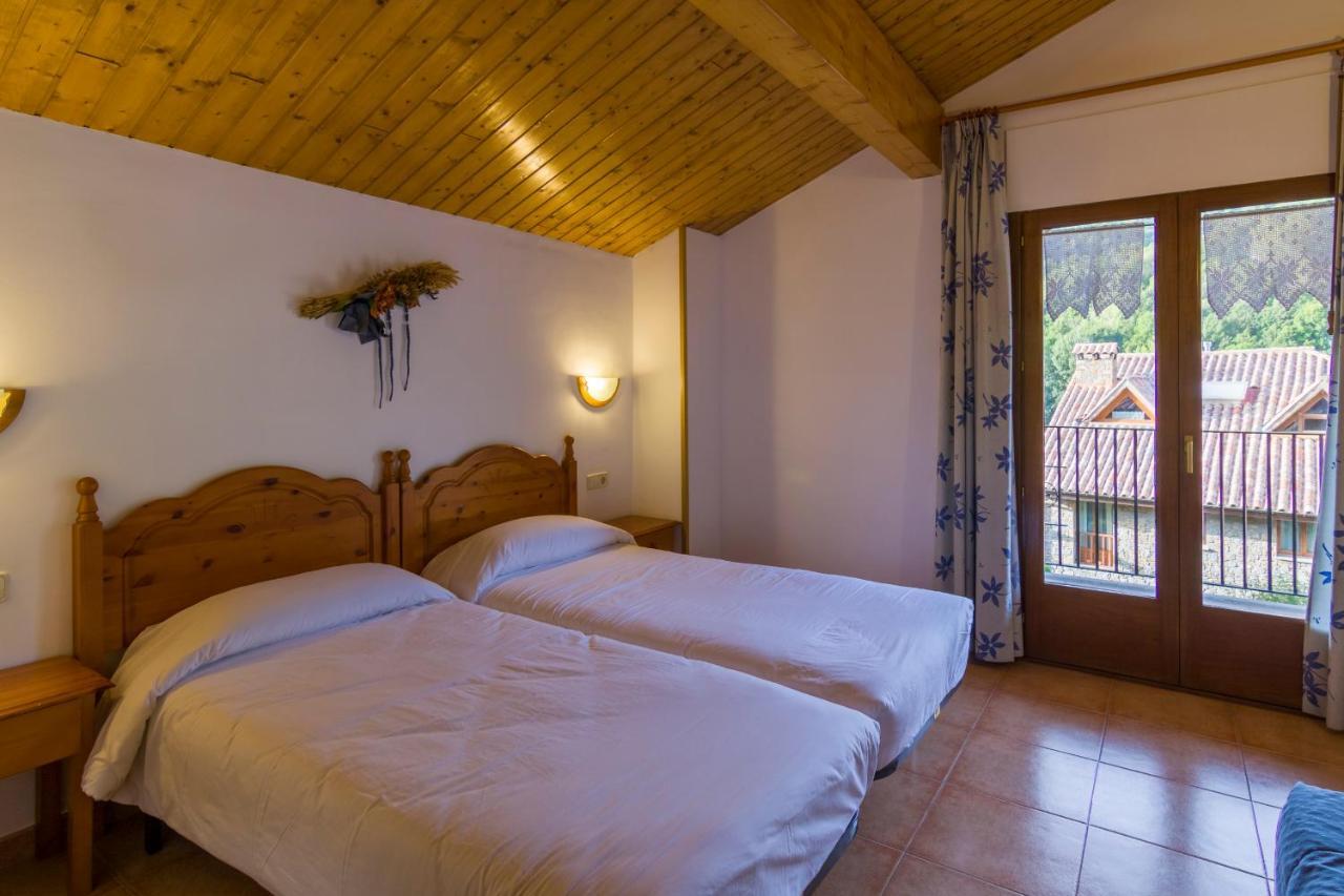 Hostal Cal Mestre Vilallonga de Ter Exteriér fotografie