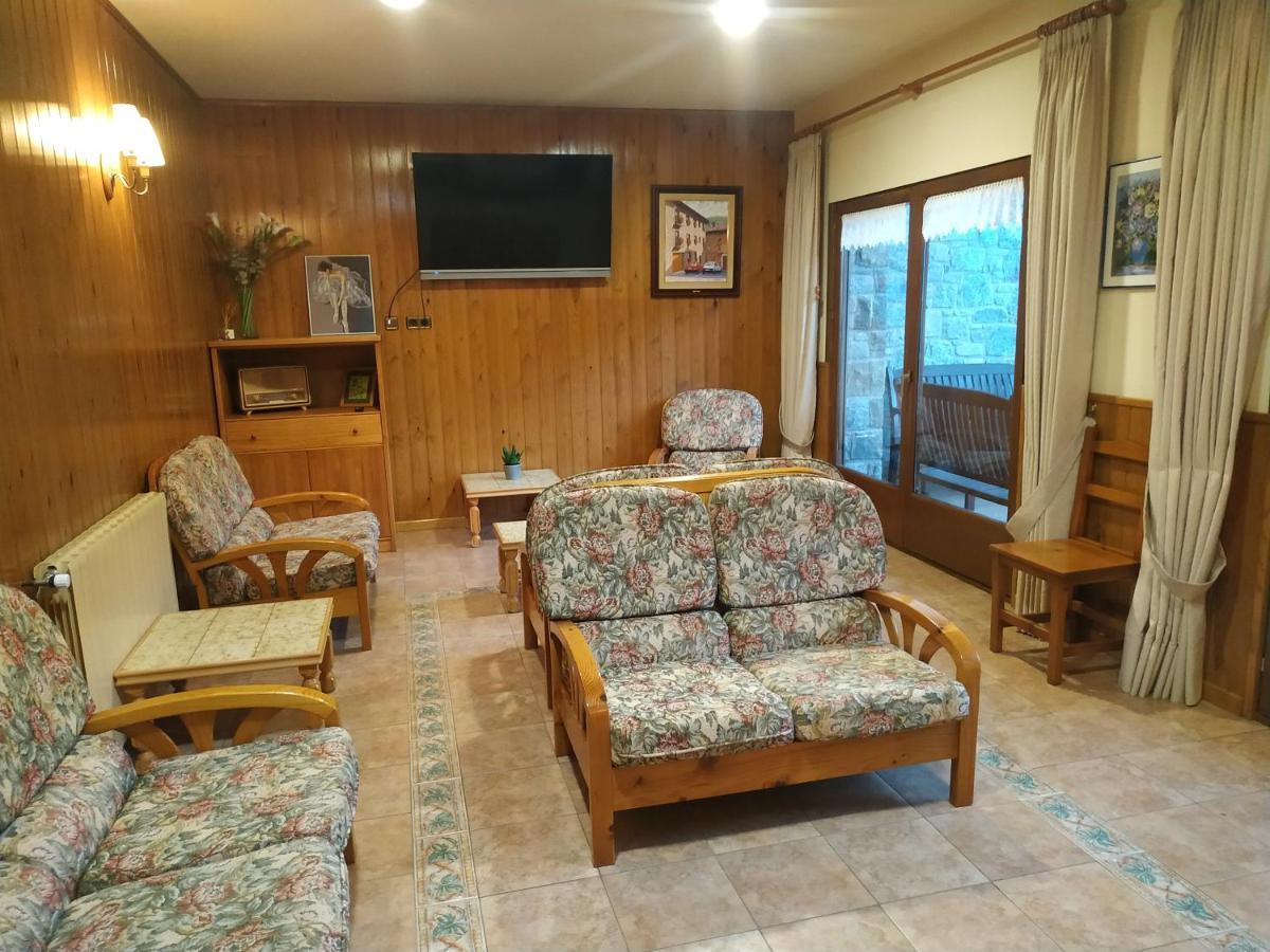 Hostal Cal Mestre Vilallonga de Ter Exteriér fotografie