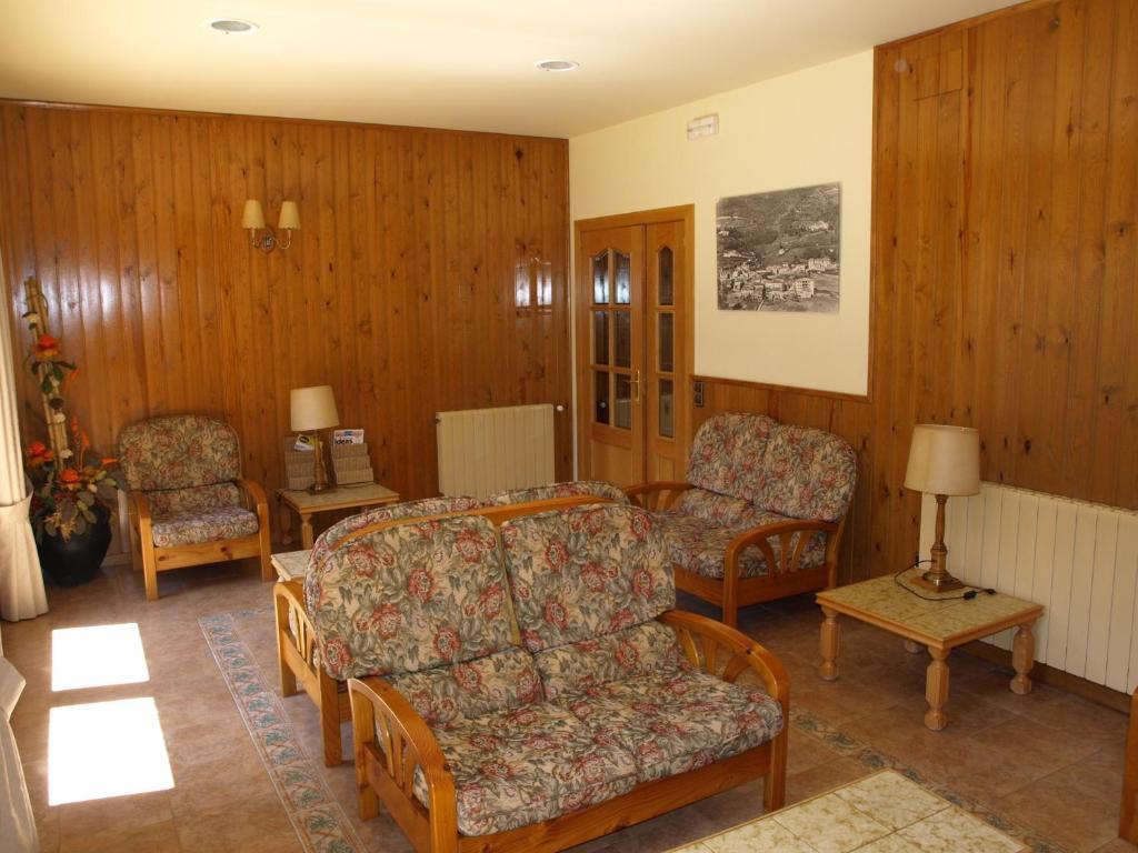 Hostal Cal Mestre Vilallonga de Ter Exteriér fotografie